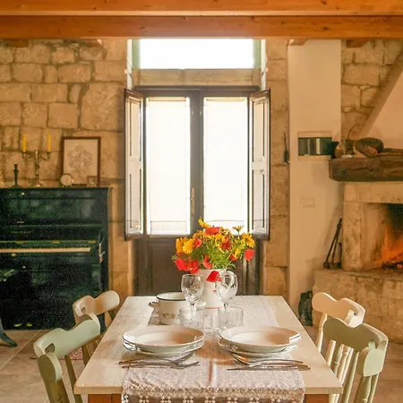 Holiday home Dimore Del Monte 